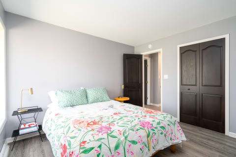 Bedroom 1 - Queen